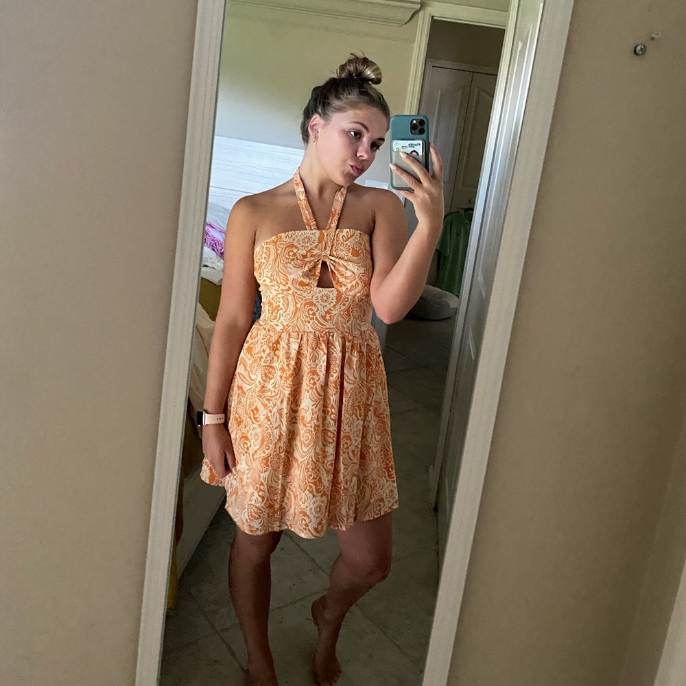 Orange patterned dress 🧡🍊